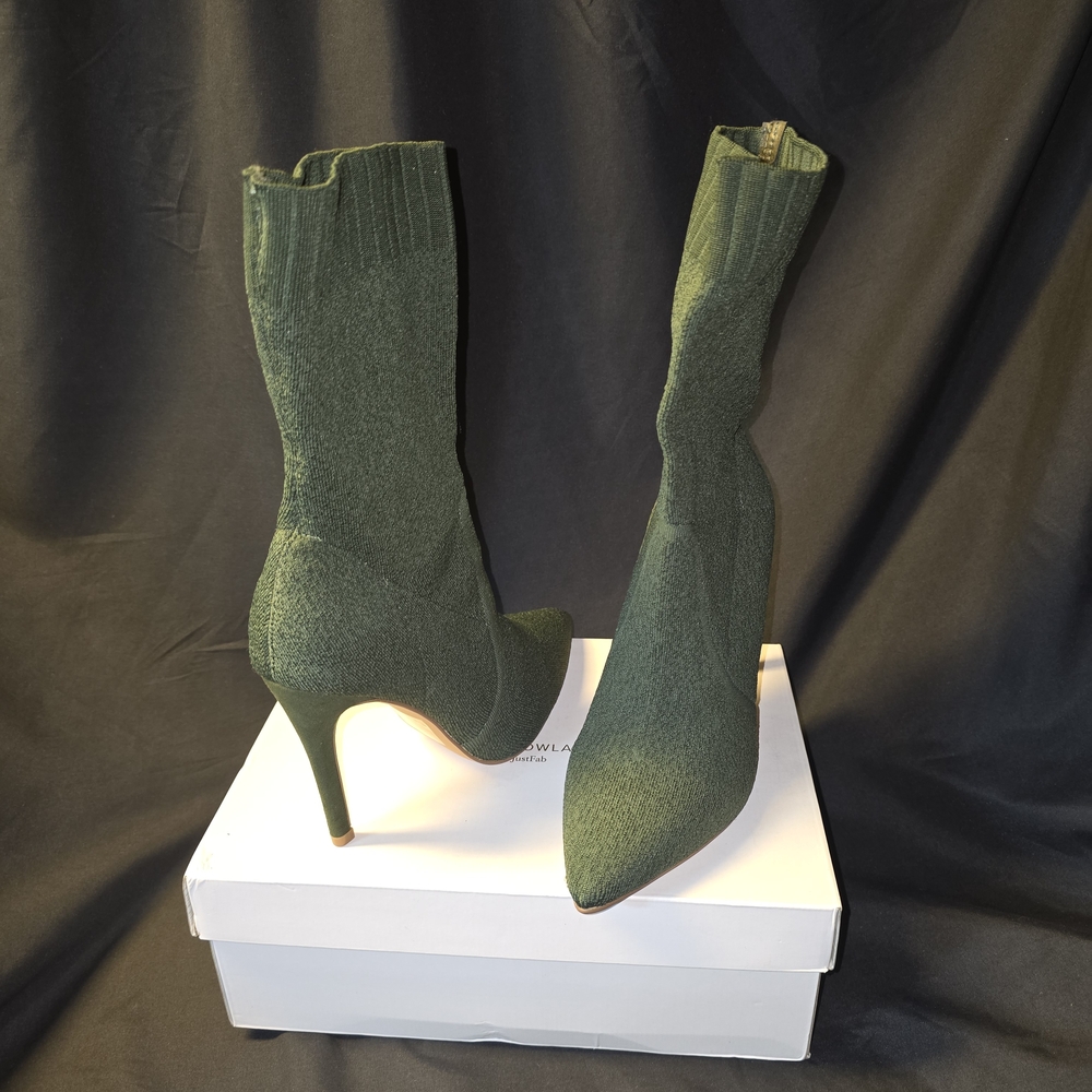 Elegant Green Suede Heels with Stiletto